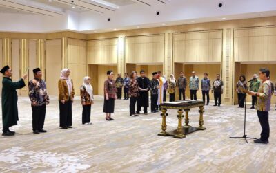 Menkes Lantik Enam Pejabat Pimpinan Tinggi, Tekankan Pentingnya Menjaga Stabilitas Regulasi Kesehatan