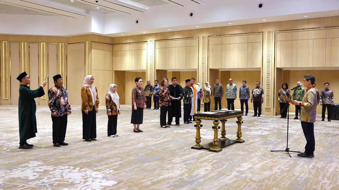 Menkes Lantik Enam Pejabat Pimpinan Tinggi, Tekankan Pentingnya Menjaga Stabilitas Regulasi Kesehatan