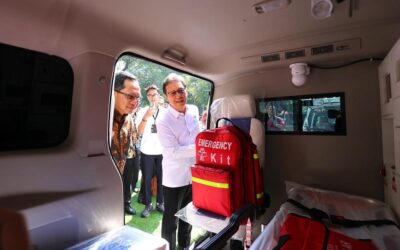 Kemenkes Salurkan Bantuan Ambulans dan Alkes dari Swasta untuk Sumatra