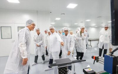 Tinjau Hilirisasi SK Plasma, Menkes Budi Dorong Lompatan Besar Kemandirian Obat Nasional